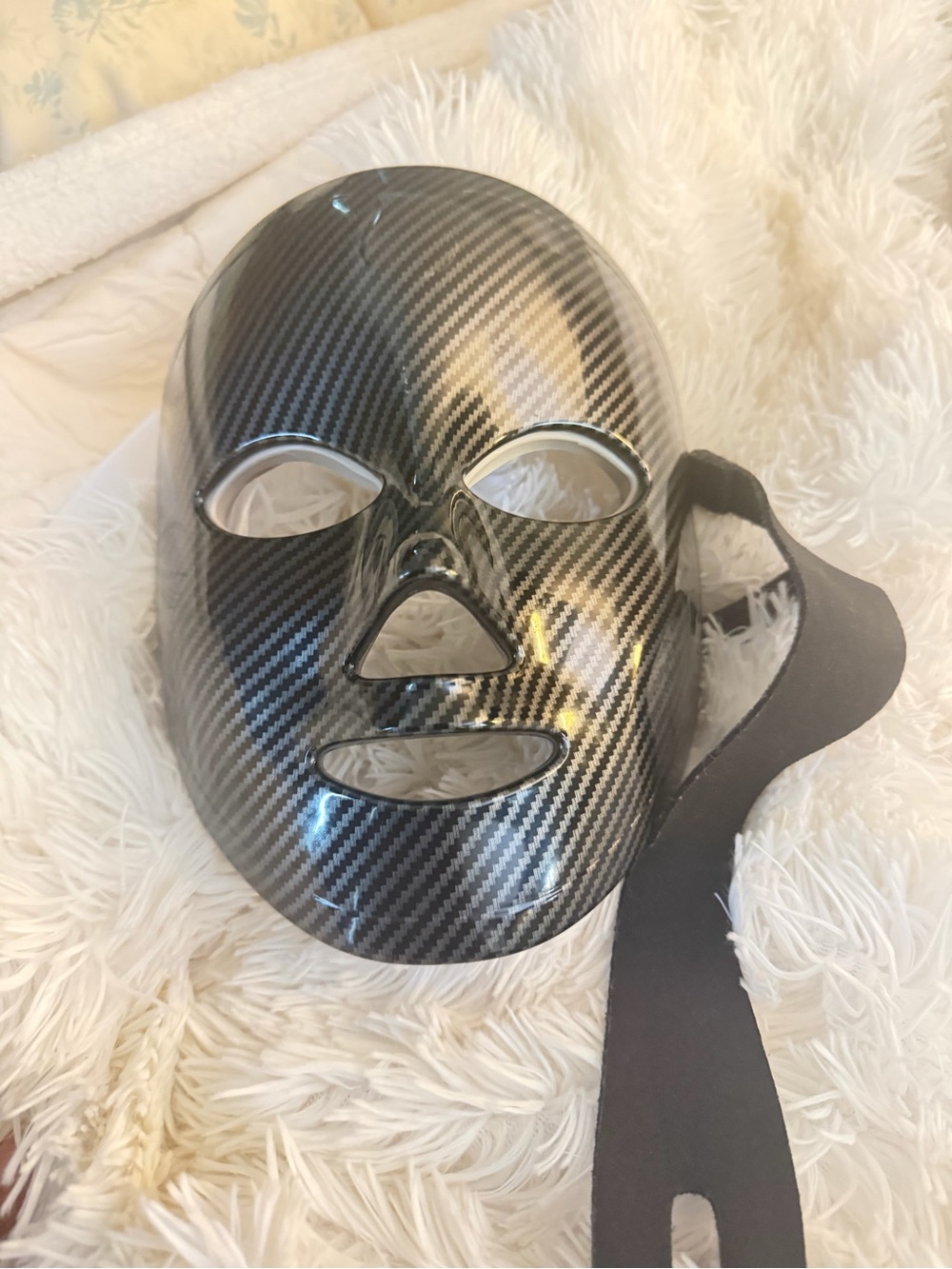 Carbon Fiber Finish Men's Facial Mask - Black